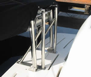 Transom-Davit Compression Pull Posts